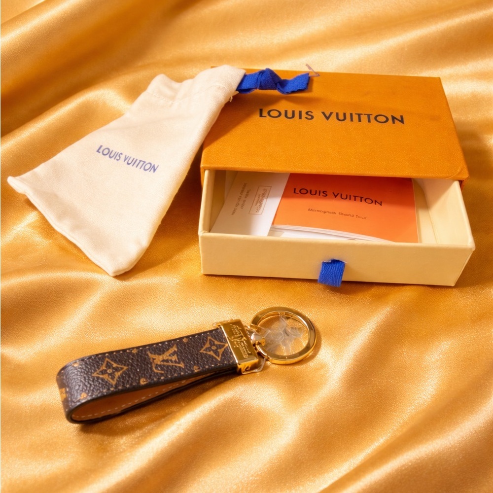 Luxury Louis Vuitton Keyring - Picture 3 of 3